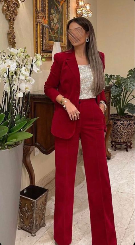 Stylish Blazers For Women, Blazers For Ladies, Formal Attire Women, Red Blazer Outfit, Stylish Blazers, Blazer Outfits For Women, Classy Winter Outfits, 70s Inspired Fashion, Stylish Blazer