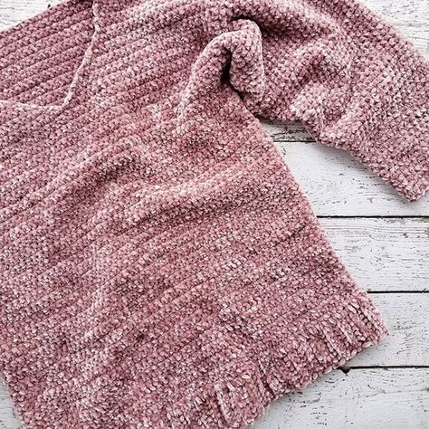 Who else is on the velvet train? 🚂🙋🏻‍♀️ . The Velvet Pullover Sweater... 👉🏻 the ultimate in coziness 👉🏻 super slouchy 👉🏻 crazy soft . Pattern is free on my blog and the PDF is available in my shops . Yarn is Bernat Velvet @yarnspirations . . . . . . #crochet #crochetlove #crochetaddict #crocheter #crochetersofinstagram #crochetgirlgang #crochetcrew #lovecrochet #maker #makersgonnamake #modernmaker #makersvillage #makersmovement #handmade #handsandhustle #handmadecurator #... Velvet Yarn Crochet Patterns, Bernat Velvet, Crochet Wear, Black Crochet Dress, Crafts Crochet, Velvet Yarn, Crochet Jumper, Crochet Sweater Pattern Free, Velvet Sweater