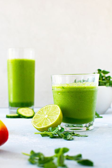 OUR GO-TO GREEN JUICE RECIPE, NO JUICER REQUIRED | Need to cleanse? More fruits & veggies in your life? Us too. THIS: our go-to green juice detox recipe for the WIN. Blender, yes. Juicer, no. On it. | #TheMomEditEat #TheMomEditHome #GreenJuiceRecipes #GreenJuiceCleanse #BlenderRecipes #SmoothieRecipes #EasyBreakfastRecipes #VeganRecipes #HealthyBreakfastRecipes #VegetarianRecipes #NutrientDenseRecipes #KidFriendlyRecipes #WeekdayBreakfastIdeas #WeekdayBreakfastKids #WeekdayBreakfastOnTheGo Green Gazpacho Recipe, Green Gazpacho, Cucumber Gazpacho, Summer Soup Recipes, Cold Soup Recipes, Gazpacho Recipe, Olive Oil Recipes, Summer Soup, Green Juice Recipes