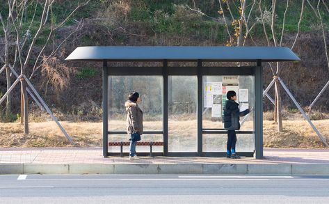 Unit-design created the bus stop installations as part of a comprehensive street furniture system for Paju in South Korea, which became a city in 1997. unit-design worked on this project in cooperation with internationally renowned Korean designer Ahn Sang-Soo, Dutch design firm Studio Dumbar, which was responsible for the corporate design, and Hongik University, Seoul. Korean Bus Stop, Recycle Bin Design, Japanese Bus Stop, Street Furniture Public Spaces, Urban Design Street, Bicycle Parking Design, Studio Dumbar, Street Furniture Design, Hongik University