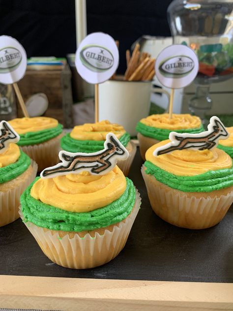 Green and gold, rugby themed party for a 10 year old boy Rugby Theme Party Ideas, Springbok Rugby Theme Party Ideas, Springbok Rugby Party, Rugby Cupcakes, Smoothie Party, Rugby Cake, Rugby Party, Rugby Birthday, Theme Snack