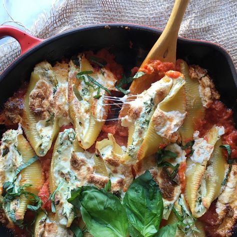 Insanely Easy Weeknight Dinners To Try This Week   - Delish.com Baked Shells, Weeknight Dinner Pasta, Dinner Ideas For Two, Weeknight Dinner Ideas, Baked Tomatoes, Sundried Tomato, Stuffed Shells Recipe, Weekday Meals, Pasta Dinners