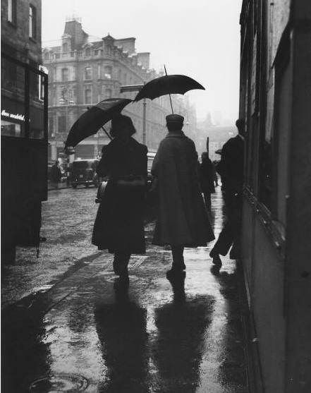 Carl Sutton England 1956 1920s Aesthetic, Rainy Winter, England Aesthetic, Rainy City, Andre Kertesz, Black And White Picture Wall, Place Vendome, Bw Photography, Singing In The Rain