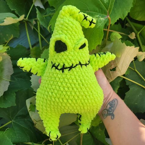 I just love this Oogie Boogie pattern at@madelinemaeco has the best nightmare before Christmas collection on her pateron 😍 Oogie Boogie Pattern, Mr Oogie Boogie, My My, Oogie Boogie, Blanket Yarn, Christmas Collection, Nightmare Before, Christmas Crochet, Nightmare Before Christmas