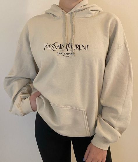 Trendy Hoodies, Hoodie Outfit, Custom Hoodies, Sweater Design, Mode Inspiration, School Outfits, Comfy Outfits, Cute Casual Outfits, Hoodie Print