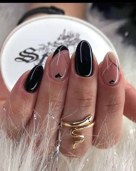 Nails Oval, Short Nail Manicure, Graduation Nails, Festive Nail Art, Fall Nail Trends, Holiday Nail Designs, Nail Remover, Almond Nail, Short Nail