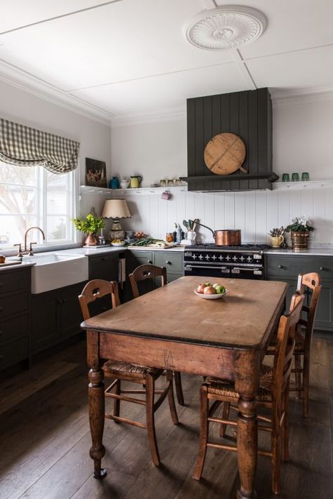 Vj Board, Unfitted Kitchen, Pen Work, Country Retreat, Wall Panelling, Skirting Boards, Farmhouse Interior, Decoration Inspiration, Cottage Kitchen