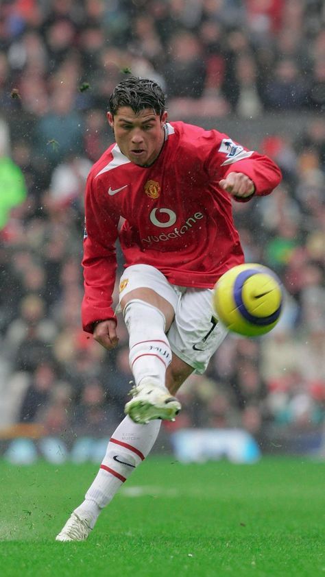 Manchester United 2008, Ronaldo Images, Ronaldo Manchester United, Cristiano Ronaldo Wallpaper, Cristiano Ronaldo Young, Ronaldo Manchester, Football Motivation, Cr7 Football, Ronaldo Wallpaper