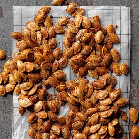 How to Roast Pumpkin Seeds, Step by Step Fall Recipes Snacks, How To Roast Pumpkin, Spicy Pumpkin Seeds, Roast Pumpkin Seeds, Pumpkin Pulp, Pumpkin Seed Recipes, Fall Snacks, How To Roast, Roasted Pumpkin Seeds