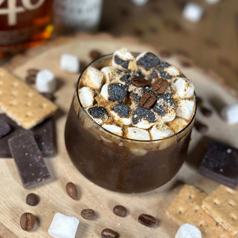 S'mores Mocha Old Fashioned Old Fashioned Recipe, Chocolate Bourbon, Cocktails To Try, Bourbon Drinks, Coffee Cocktails, Chocolate Syrup, How To Make Coffee, Recipe Steps, Old Fashion