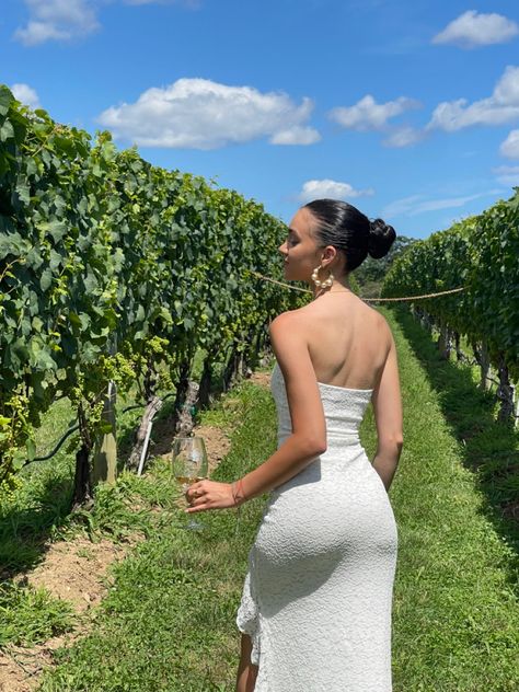 #fashion #ootd #style Wine Estate Outfit Summer, Cute Winery Outfit Spring, Winery Tasting Outfit, Tuscany Vineyard Outfit, Wine Testing Outfits Ideas, Classy Winery Outfit, Winery Picture Ideas Instagram, Temecula Winery Outfit, Wine Tasting Picture Ideas