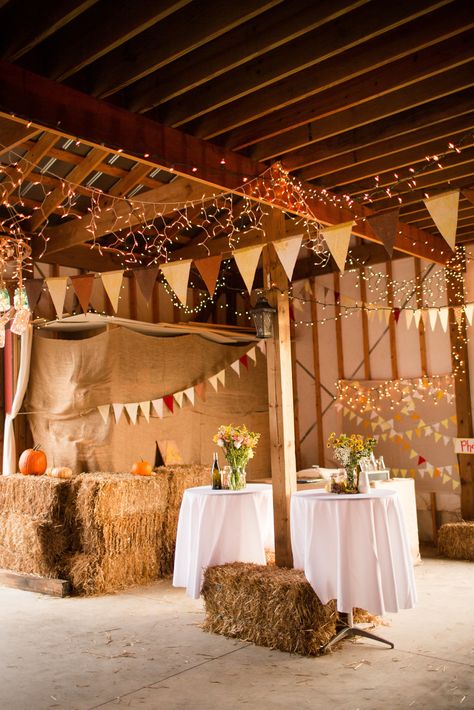 Western Hoco, Barn Dance Decorations, Barn Party Decorations, Diy Wedding Lighting, Wedding Interior, Tented Camp, Wedding Farm, Barn Party, Wedding Reception Lighting