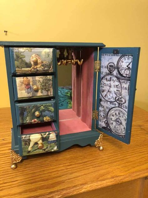 Repainted Jewelry Boxes, Jewelry Box Makeover Diy Ideas, Upcycle Jewelry Box Ideas, Decoupage Jewelry Box Ideas, Jewelry Box Ideas, Upcycle Jewelry Box, Alice In Wonderland Vintage, Jewelry Box Makeover, Whimsical Painted Furniture