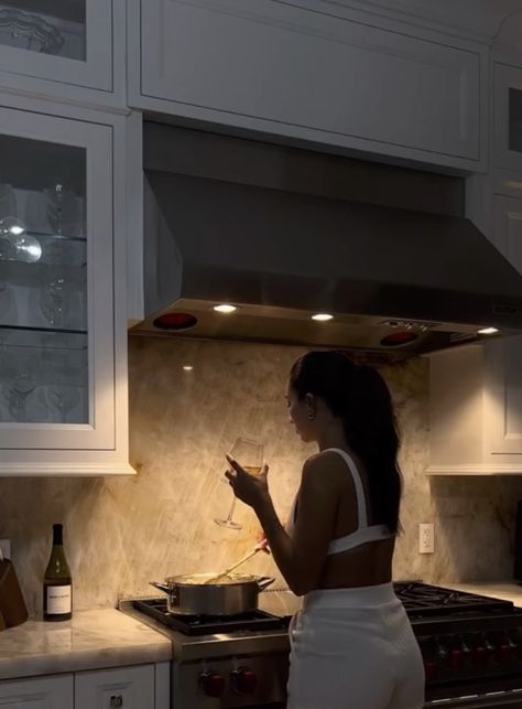 Cooking Era Aesthetic, Woman In Kitchen Aesthetic, Black Cooking Aesthetic, Black Women Cooking Aesthetic, Baking Aesthetic Black Women, Vision Board Cooking, Cooking Aesthetic Black Women, Cooking Vision Board, Woman Cooking Aesthetic