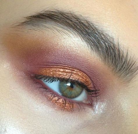 8 Eyeshadow Looks To Try This Autumn - Society19 UK Beauty Tutorial, Makeup Tip, Make Up Inspiration, Beauty Make-up, Dope Makeup, Gold Makeup, Makeup Tips For Beginners, Kesha, Eye Makeup Tips