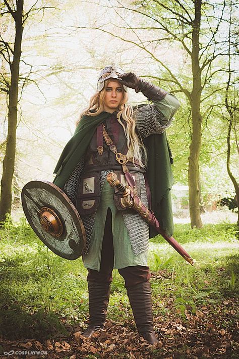 Eowyn Cosplay, Lord Of The Rings Cosplay, Hobbit Cosplay, Mines Of Moria, I Am No Man, Larp Costumes, Lotr Costume, Lord Of The Ring, Feminist Men