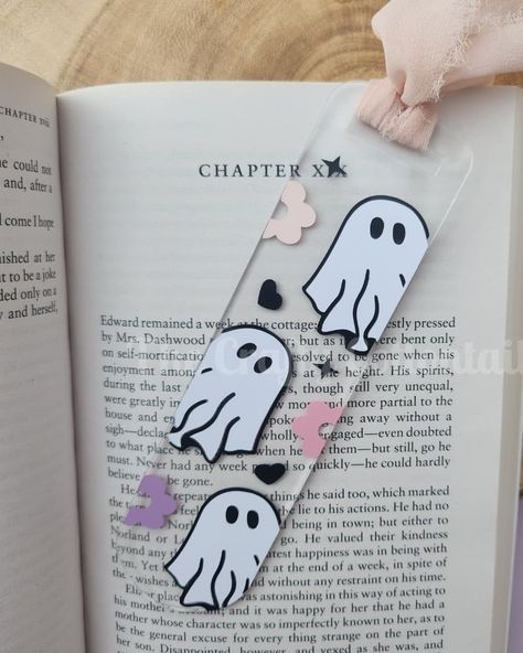 Halloween bookmarks are now live! 💀 👻 🎃 x3 designs available to choose from. Perfect for your cosy autumn reads! 🍂 #teckwrapvinyl #halloweenreads #booktok #bookmarks #thecraftycottontail #spookyseason Autumn Reads, Halloween Bookmarks, Horror Fanatic, Cosy Autumn, Bullet Journal Mood, Any Book, Permanent Vinyl, Book Accessories, Book Lover