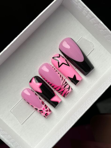 Pink And Black French Tip, Summer 2023 Nail Trends, Nagel Stamping, Toenail Designs Summer, Black French Tip, Baddie Vibes, Y2k Baddie, Punk Nails, Hot Pink Nails