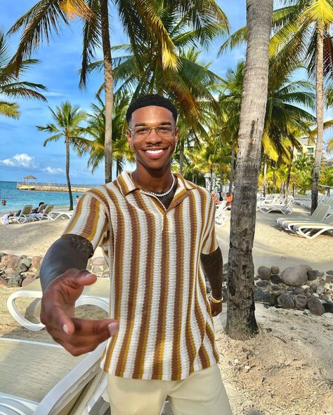 Black Men’s Holiday Outfit, Black Men Holiday Outfit Summer, Men Vacay Outfits, Mens Tropical Outfits, Man Vacation Outfits, Light Skin Men Outfits, Casual Outfits For Black Men, Men’s Vacation Style, Vacation Men’s Fashion