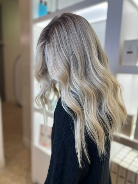 White Blonde Highlights On Brown Hair, Blonde Balayage On Light Brown, Cool Blonde Highlights With Lowlights, Moneypiece Hair Blonde, Balayage On Light Brown Hair, Balayage Moneypiece, Blonde Hair With Silver Highlights, Blonde Highlights With Lowlights, Ashy Blonde Balayage