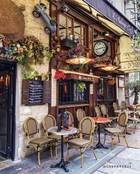 French Coffee Shop, Coffee In Paris, Small Coffee Shop, European Cottage, Bookstore Cafe, Cozy Coffee Shop, Jardin Des Tuileries, Cafe Terrace, Parisian Cafe