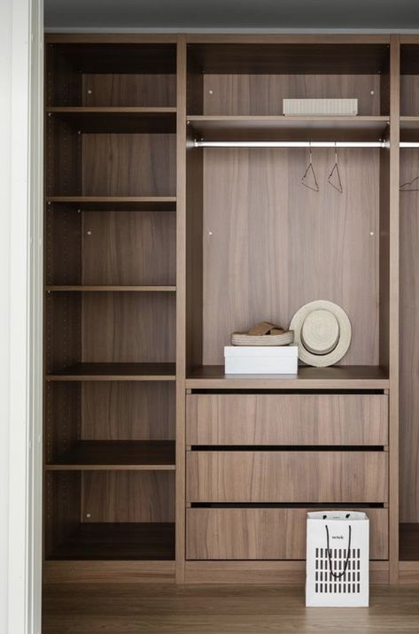 Wooden Walk In Wardrobe, Walnut Wardrobe Design, Walnut Walk In Wardrobe, Closet Interior Design Layout, Custom Wardrobe Design, Wardrobe Design Bedroom Interior, Walnut Walk In Closet, Walnut Bedroom Ideas Interior Design, Closet Small Design