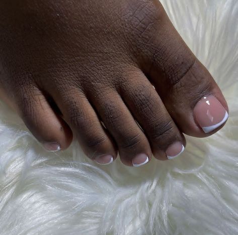 Pedicure French Tip Toes, French Pedicure Black Women, French Nails Toes, French Toes Pedicure, Nurse Nails, French Tip Toes, Toes Pedicure, Beauty Maintenance, French Toes