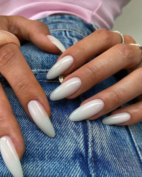 White Press On Nails, White Almond Nails, Press On Nails Almond, Best Press On Nails, Almond Acrylic, Short Almond Nails, Cute Short Nails, Shaped Nails, Short Almond