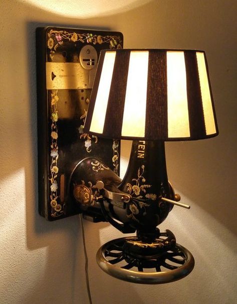 Antique Sewing Machine - Wall Lamp 1920s Germany, Sewing Machine Lamp, Diy Industrial Lighting, Sewing Machine Cabinet, Sewing Machine Table, Diy Lampe, Design Object, Old Sewing Machines, Antique Sewing Machines