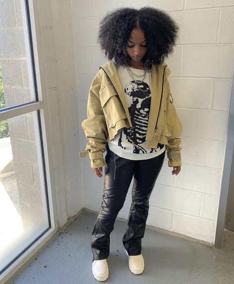 Leather Pants Streetwear, Pakaian Hipster, Tomboy Stil, Tomboy Outfit, Baggy Outfit Ideas, Streetwear Inspo, Pants Streetwear, Fasion Outfits, Tomboy Outfits