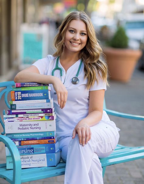 Nursing Graduation Pictures With Books, Nurse Graduation Pictures With Family, Pediatric Nurse Graduation Pictures, Nursing Graduate Photoshoot, Nursing Graduate Pictures, Nursing Graduation Pictures Ideas Photo Shoot, Scrubs Graduation Pictures, Graduation Pictures With Books, Dental Hygienist Graduation Pictures