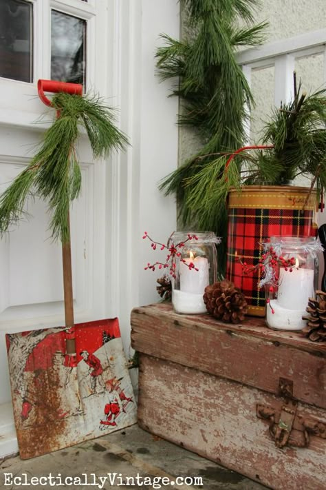 Snow Shovel Decor Winter, Old Tool Box Christmas Decor Ideas, Sensory Bin, Winter Porch, Tartan Christmas, Diy And Crafts Sewing, Christmas Porch, Crafts For Teens, Vintage Christmas Decorations