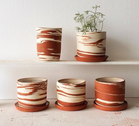 Red Clay Ideas, Red Clay Ceramics, Red Clay Pottery, Concrete Candle Holders, Marbled Clay, Pottery Crafts, Diy Resin Crafts, Clay Pot, Red Clay