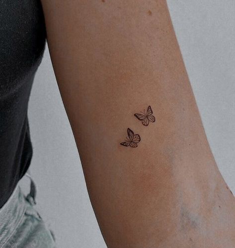 Three Small Butterflies Tattoo, Tatoos Butterfly Woman, Butterfly Tiny Tattoo, Butterfly Tatoos Woman, Small Buterfluffy Tattoo, Tiny Tattoos Butterfly, Small Pretty Tattoos For Women, Ankle Butterfly Tattoo, Behind Ankle Tattoo