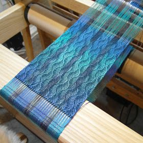 Rigid Heddle Weaving Patterns, Weaving Patterns Design, Weaving Machine, Loom Projects, Weaving Loom Projects, Rigid Heddle Weaving, Card Weaving, Woven Textiles, Weaving Ideas