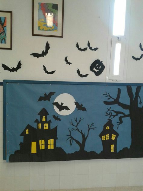 Haunted House Bulletin Board Ideas, Graveyard Bulletin Board, Preschool Halloween Bulletin Boards, Haunted House Bulletin Board, Halloween Bulletin Boards For Elementary, Halloween School Decorations, Cubicle Halloween Decorations, Halloween Bulletin Board Ideas, Halloween Mural