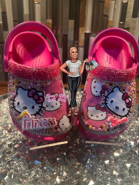 Hello Kitty Bling Crocs, Hello Kitty Custom, Croc Ideas, Hello Kitty Diy, Croc Decorations, Mini Hello Kitty, Bling Crocs, Black Lace Wedding Dress, Kids Crocs