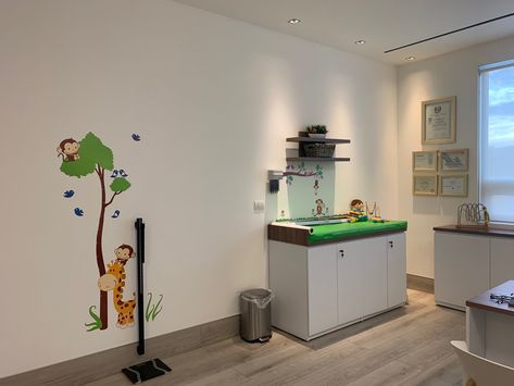 Small Pediatric Clinic Design Interiors, Pediatrician Office Design, Pediatrician Office Decor, Pediatric Office Decor, Pediatrics Office, Pediatric Office, Pediatrician Office, Medical Office Design, Nurses Station