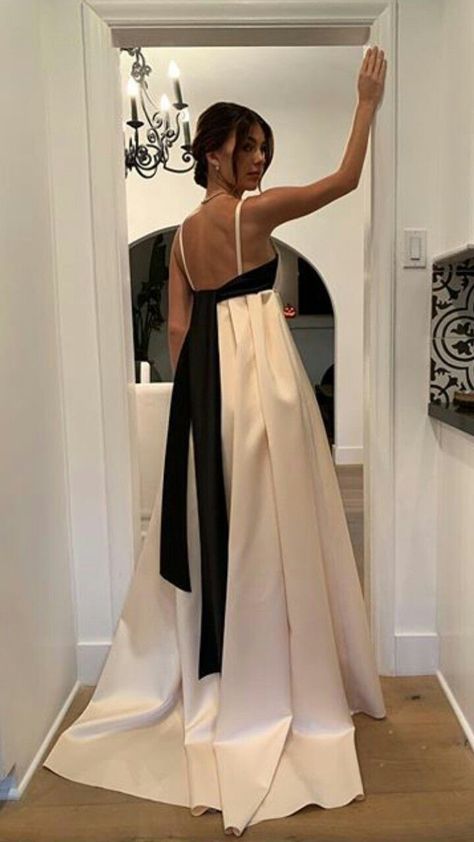 Deep Low Back Wedding Dress, For The Love Of Lemons Dress, White Dress With Black Details, Premier Dresses Red Carpets, Luxury Fashion Branding, Paris Mode, Black And White Dress, Grad Dresses, Oval Cut Diamond