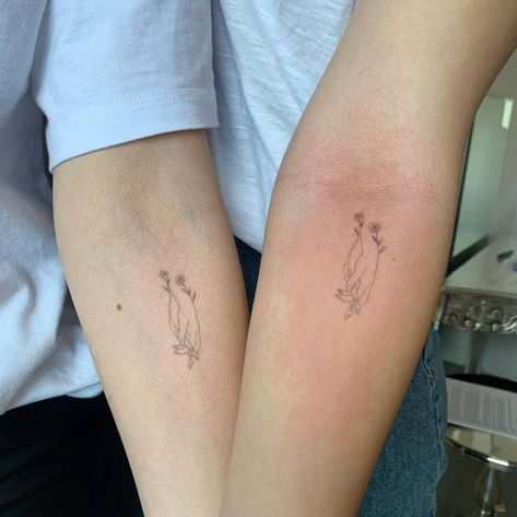 Fineline Tattoo Ideas, New Tattoo Styles, Matching Tattoos For Siblings, Matching Sister Tattoos, Fineline Tattoo, Self Love Tattoo, Tattoo Background, Omerta Tattoo, Hip Tattoos Women