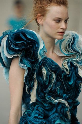 Ocean Inspired Fashion - Album on Imgur Felicity Brown, Sculptural Fashion, Ocean Fashion, Sea Inspired, Creation Couture, Textiles Fashion, Ocean Inspiration, Inspired Dress, Mode Inspiration