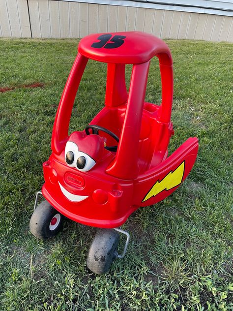 Old little tikes car cleaned and painted as Lightning McQueen Lightning Mcqueen Cozy Coupe, Little Tikes Car Makeover, Little Tikes Makeover, Cozy Coupe Makeover, Pixar Cars Birthday, Party Rental Ideas, Wendy House, Little Tikes, Car Themes