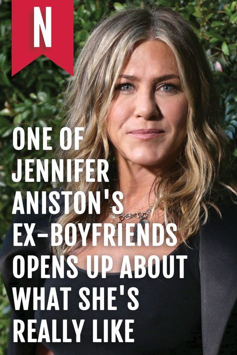 One of Jennifer Aniston's exes is opening up about what it's really like to date the former "Friends" star. Aniston has been linked to a number of famous faces over the years, so it's easy to forget she dated Counting Crows frontman Adam Duritz way back in 1995. #jenniferaniston #celeb #celebex #famous Jennifer Aniston Haircuts, Jeniffer Aniston Style, Jennifer Aniston Style Friends, Jennifer Aniston Hair Long, Am I That Easy To Forget, Jennifer Aniston Shoes, Jennifer Aniston Aesthetic, Young Jennifer Aniston, Jennifer Aniston Long Hair