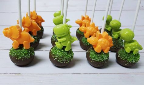 Dinosaur Cake Pops Boys, Dino Cake Pops, Dinosaur Cake Pops, Dino Cake, Dinosaur Birthday Cakes, Boys First Birthday Party Ideas, Dinosaur Themed Birthday Party, Egg Cake, Dinosaur Eggs