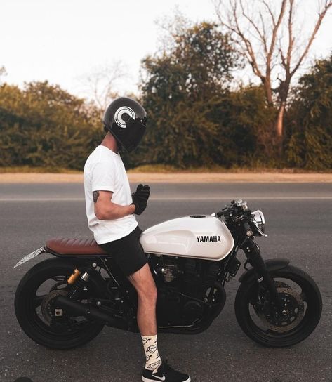 Truk Ford, Noxus League Of Legends, Sepeda Retro, Yamaha Xjr, Xjr 1300, Custom Bikes Cafe Racers, Cafe Racer Moto, Motorcycle Yamaha, Best Motorbike