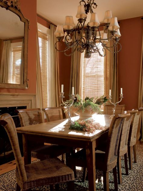 Terracotta Dining Room, Dining Room With Chandelier, Room With Chandelier, Diningroom Ideas, Orange Dining Room, Warm Dining Room, Eating Room, Kitchen Dining Room Combo, Red Dining Room