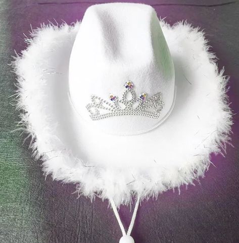 Sombrero Cowgirl, Cowboy Hat With Feather, Cowboy Hat White, White Cowgirl Hat, Cowboy Hat Pattern, Sombrero Cowboy, Cowboy Hats Women, Eras Outfit, White Cowboy Hat