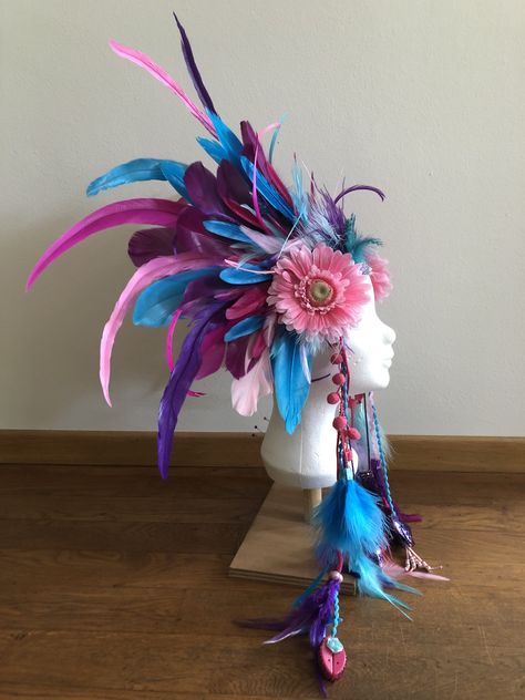 Carnival Headdress, Carnaval Outfit, Festival Outfit Inspiration, Bee Costume, Festival Hat, Head Jewelry, Tiaras And Crowns, Festival Outfit, Costume Design