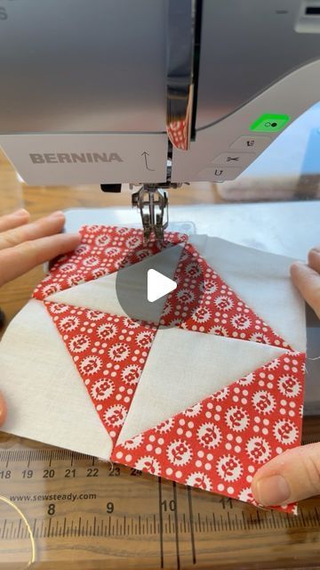 Quilting Cushion Covers, Kirkyama Patchwork, Beginner Quilting Projects, Quilt Pillow Case, Beginner Quilting, Patchwork Quilting Designs, Reproduction Fabric, Patchwork Ideas, Red And White Quilts