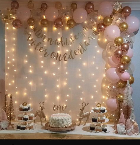 Fairy Lights Back Drop, Curtain And Lights Backdrop, Fairy Lights Birthday Party, Fairy Light Curtain Backdrops, Backdrop Design For Birthday, Birthday Party Fairy Lights, Light Backdrop Birthday, Fairy Light Backdrop Birthday, Twinkle Lights Birthday Party